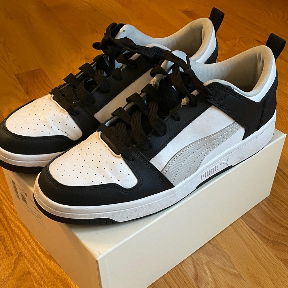 Puma Men's Black and White Sneakers